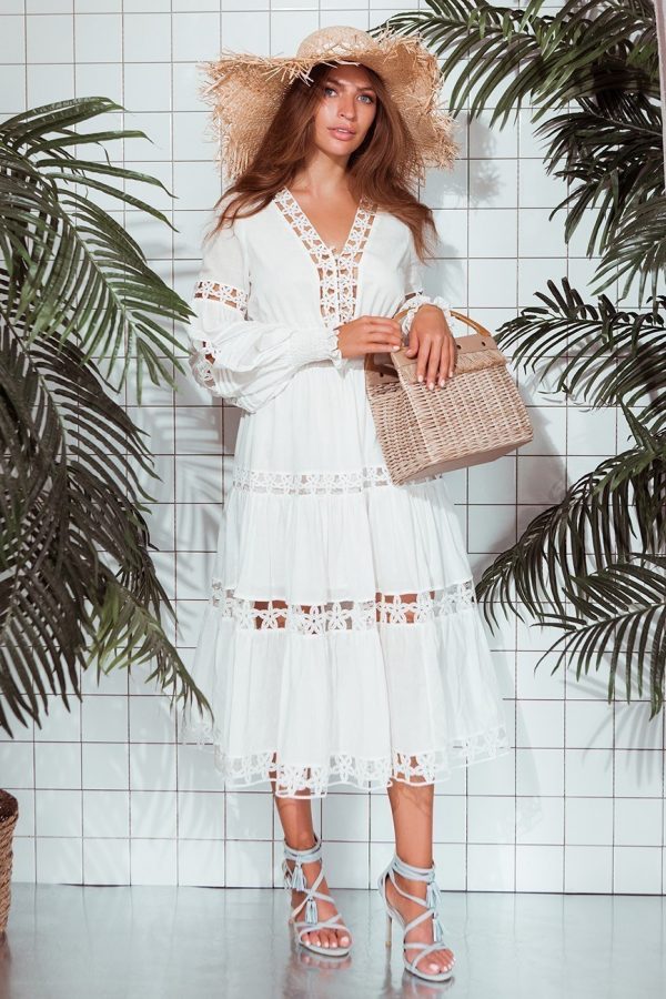 Dress with wide lace