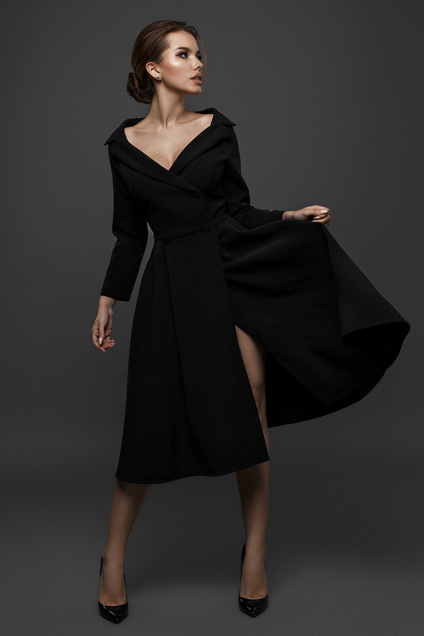 c57b9013-2 Dress on a wrap with semi-open shoulders