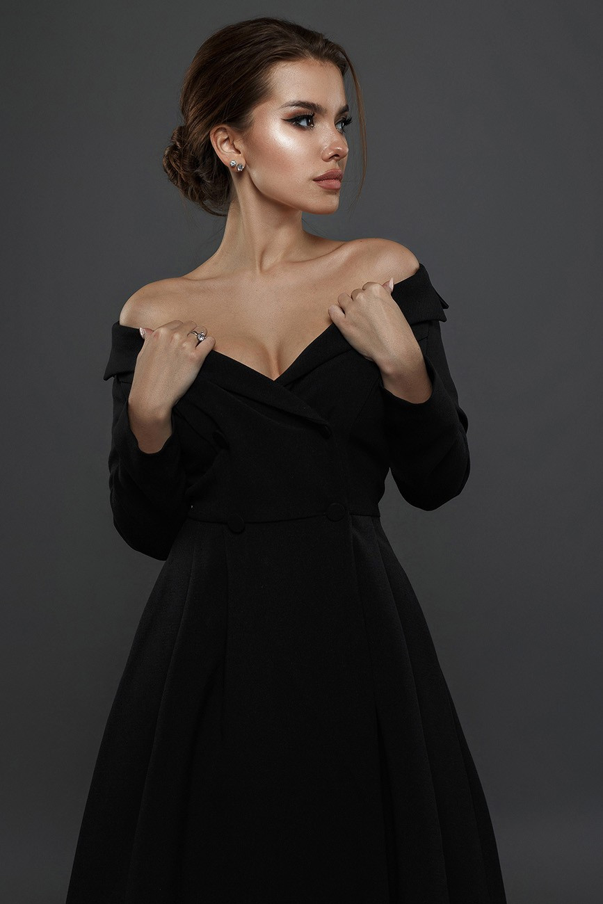 c57b9023-2 Dress on a wrap with semi-open shoulders