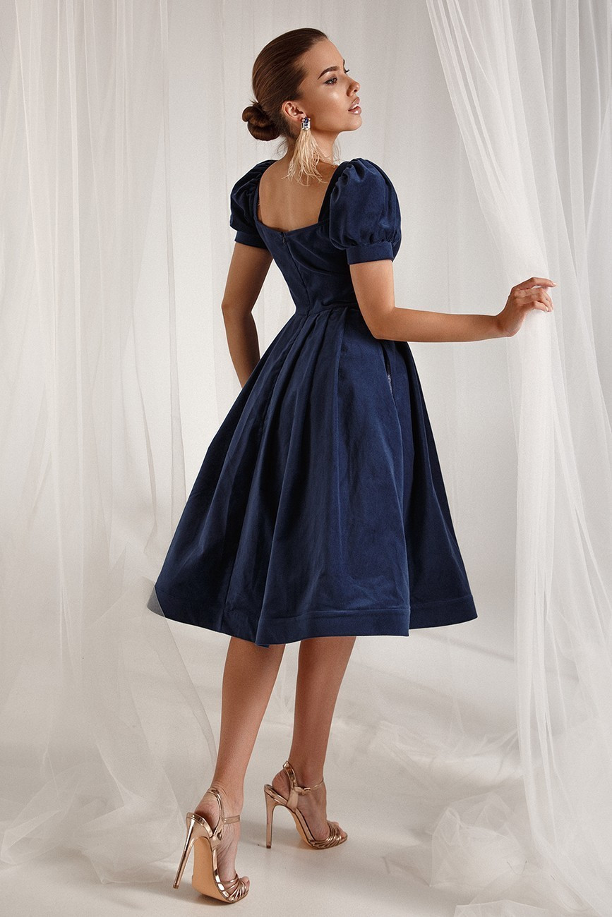 img-1448 Velvet dress with flashlight sleeves