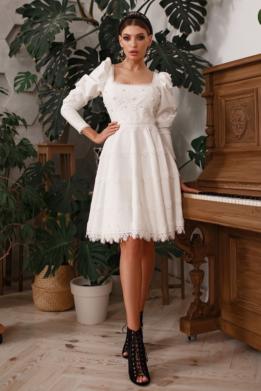 img-6193-21 Dress with lush sleeves with lace and pearls