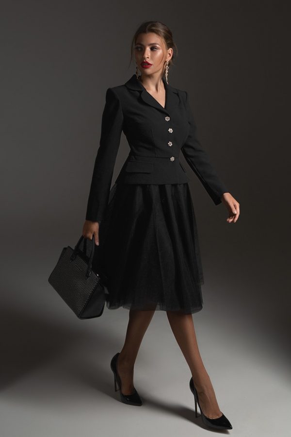Elegant suit with lush skirt