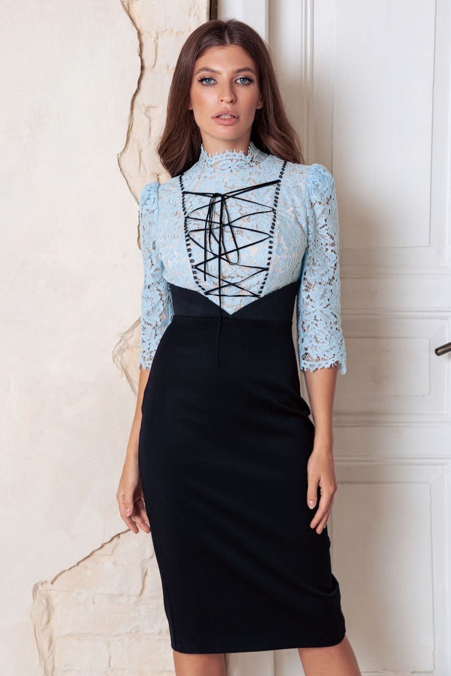 High waist dress with lace and lacing