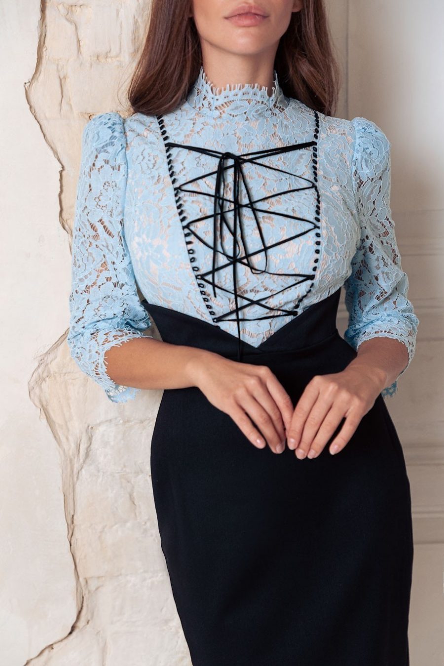 High waist dress with lace and lacing