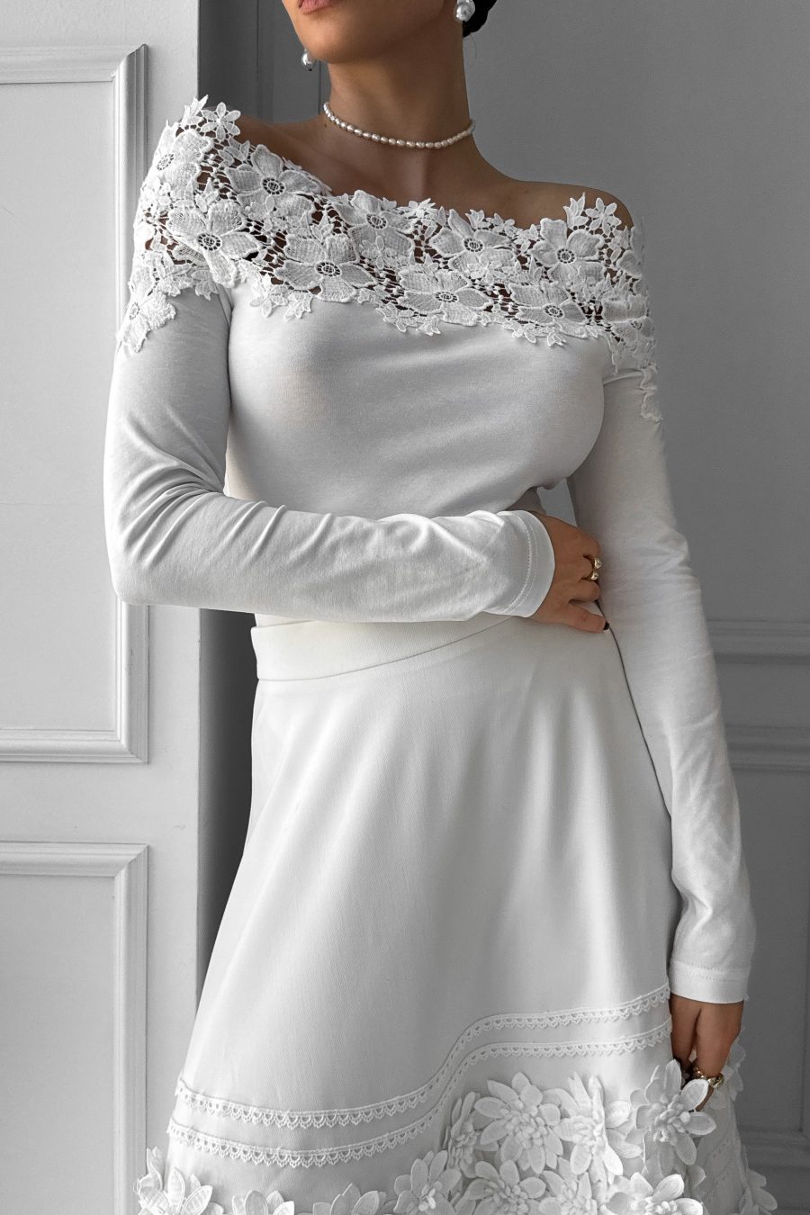Knitted cotton bodysuit with lace, off-shoulder