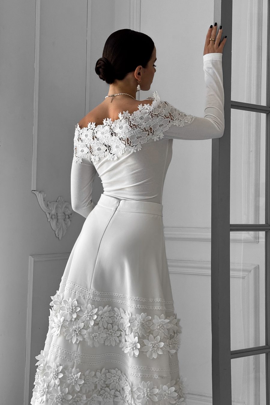 Knitted cotton bodysuit with lace, off-shoulder