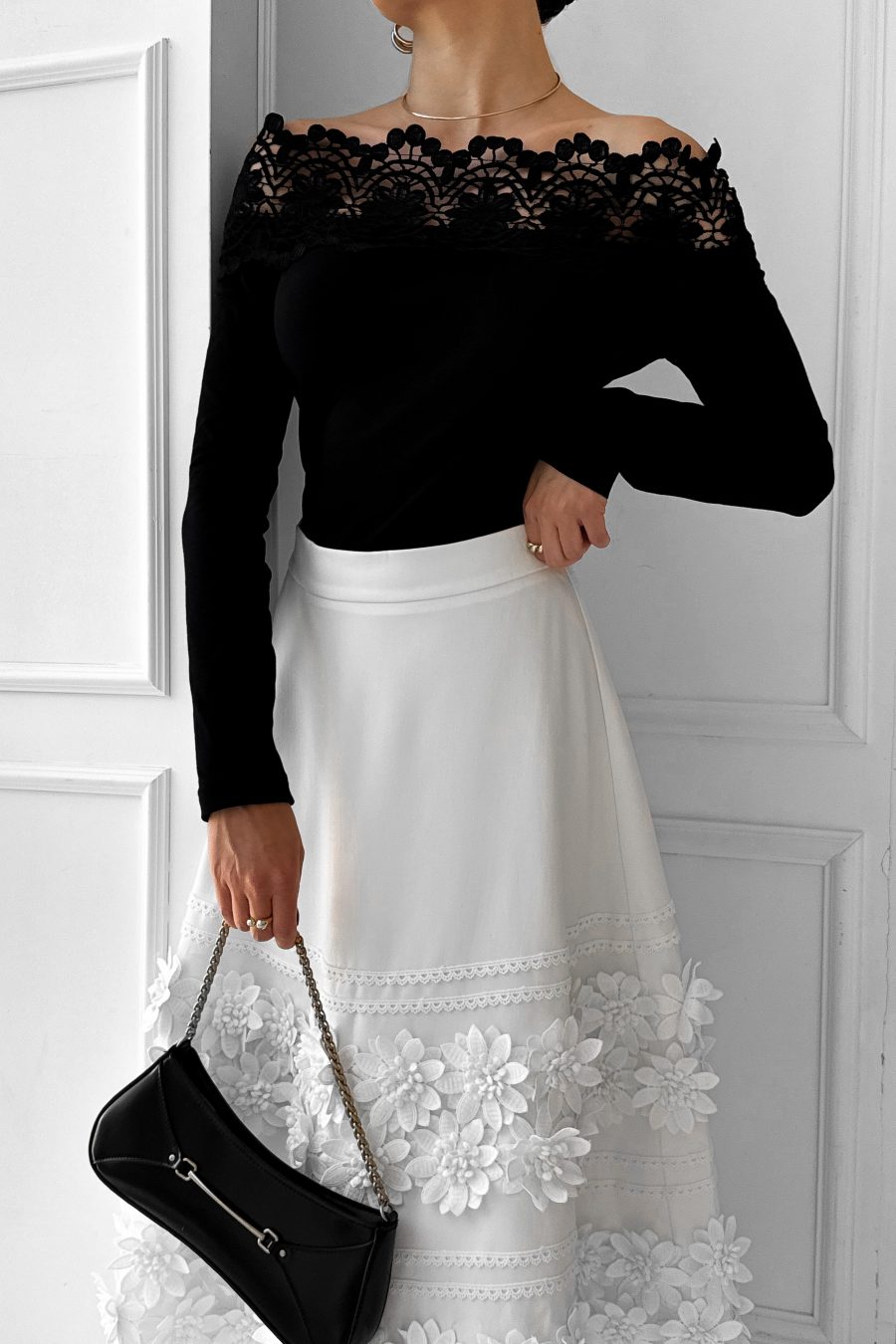 Knitted cotton bodysuit with lace, off-shoulder