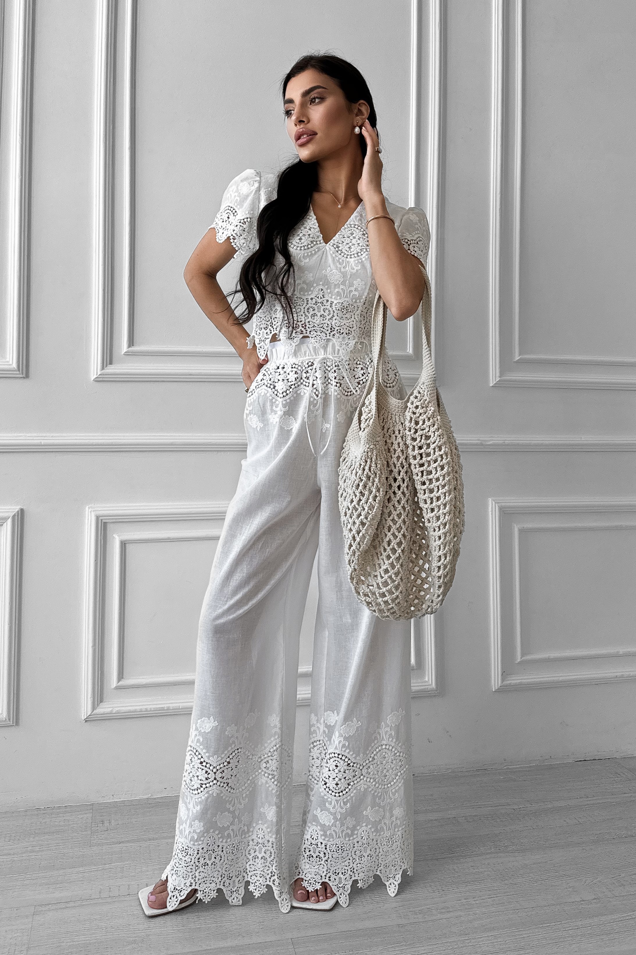 IMG_6965-2 Top in cambric with Roman embroidery, sharp neckline