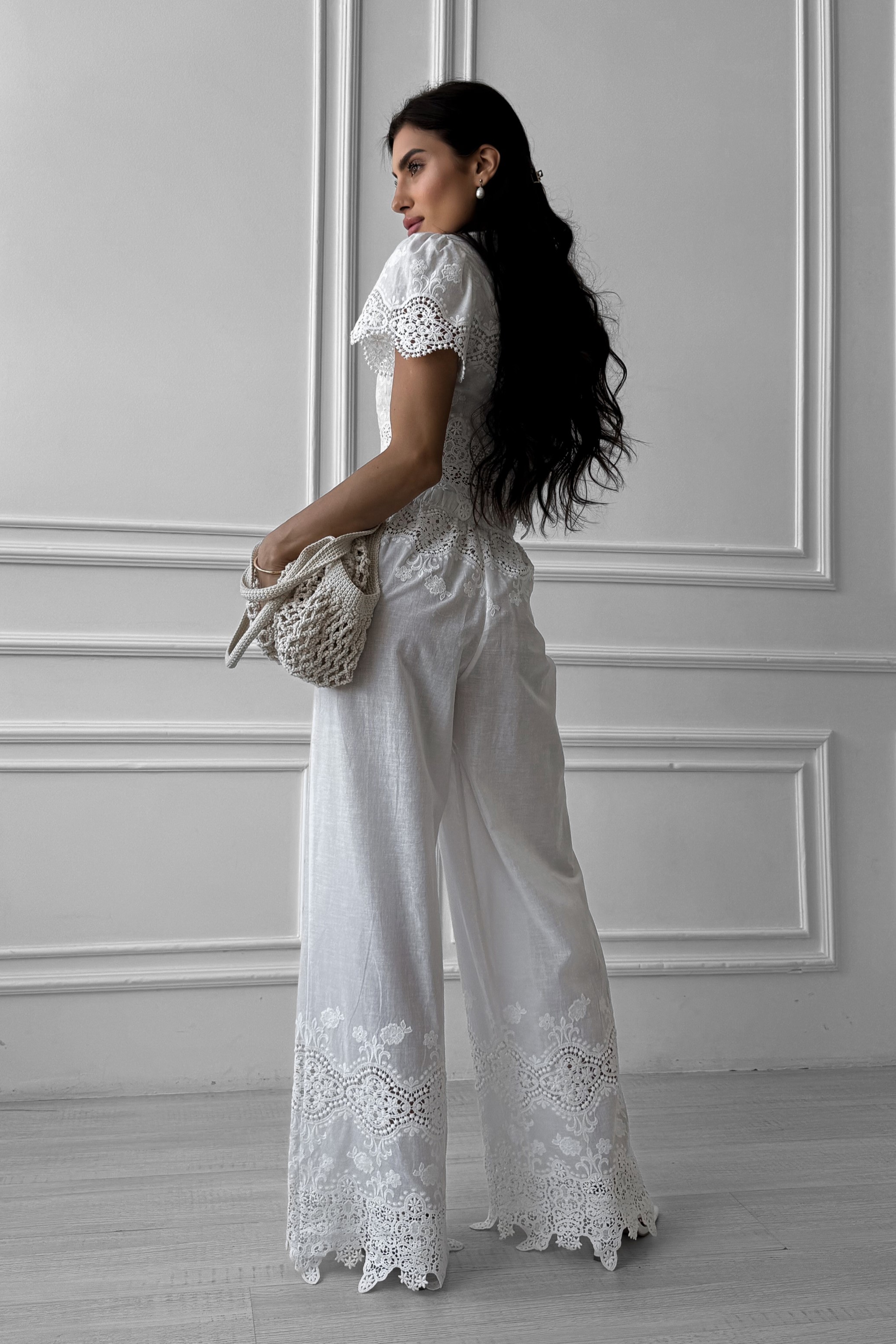 IMG_6970-2 Top in cambric with Roman embroidery, sharp neckline
