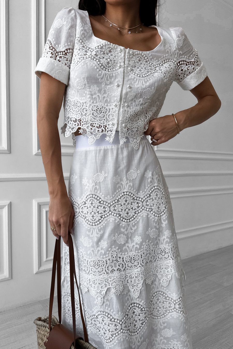 A-line skirt made of cambric with Roman embroidery, with elastic waistband