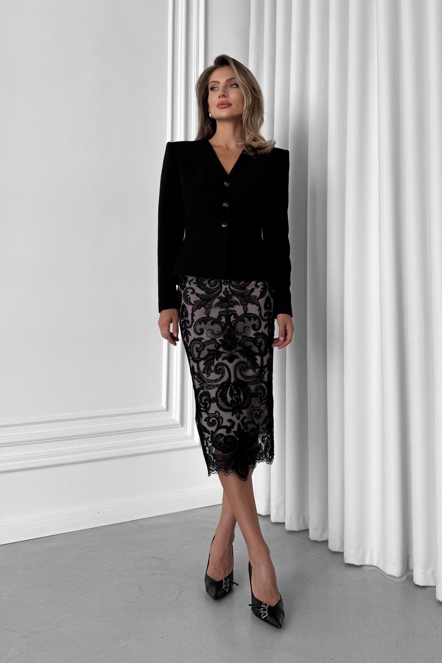 Lace midi pencil skirt with embroidery