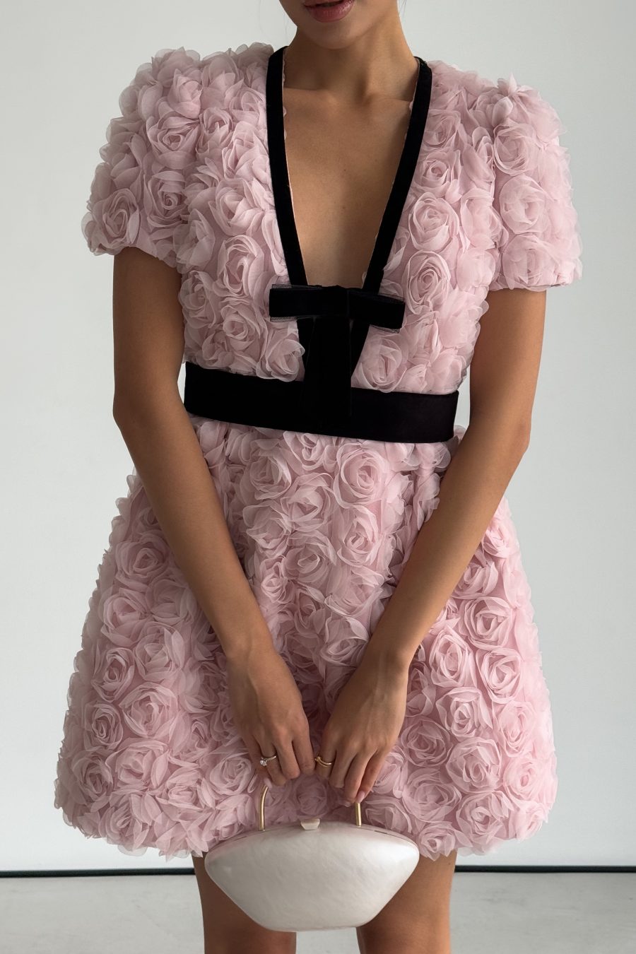 Short dress of Roses with velvet trim and belt