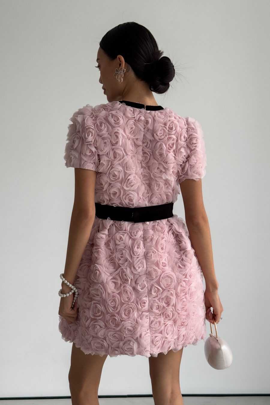 Short dress of Roses with velvet trim and belt