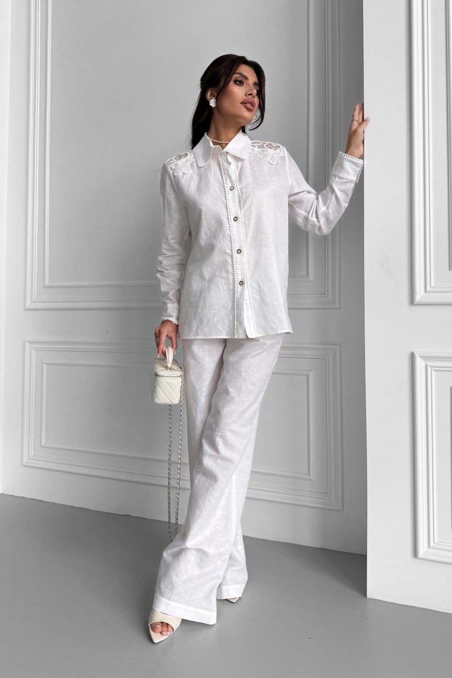 Linen straight long trousers with pockets, with beige piping