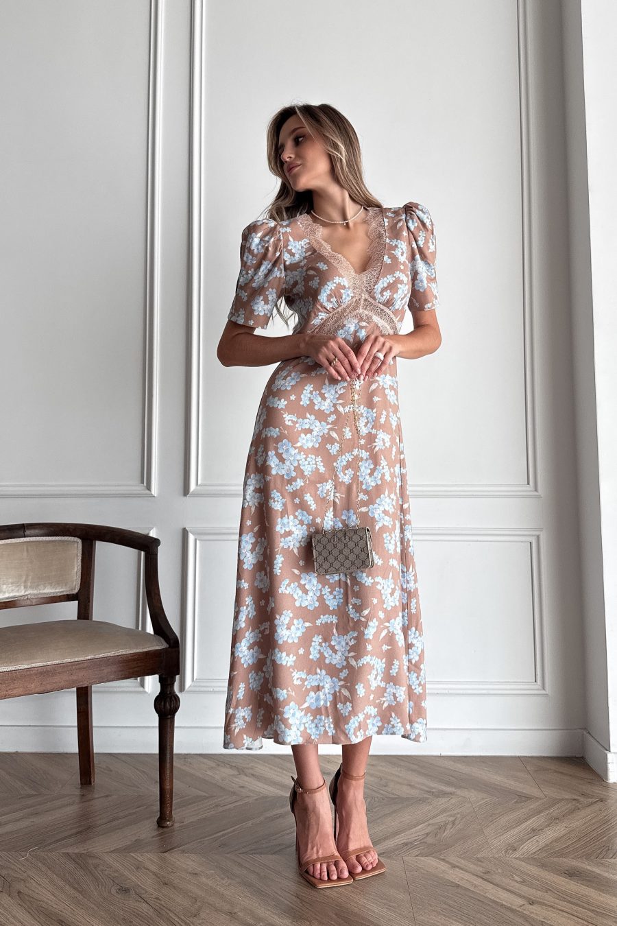 Italian viscose midi dress with lantern sleeves and lace