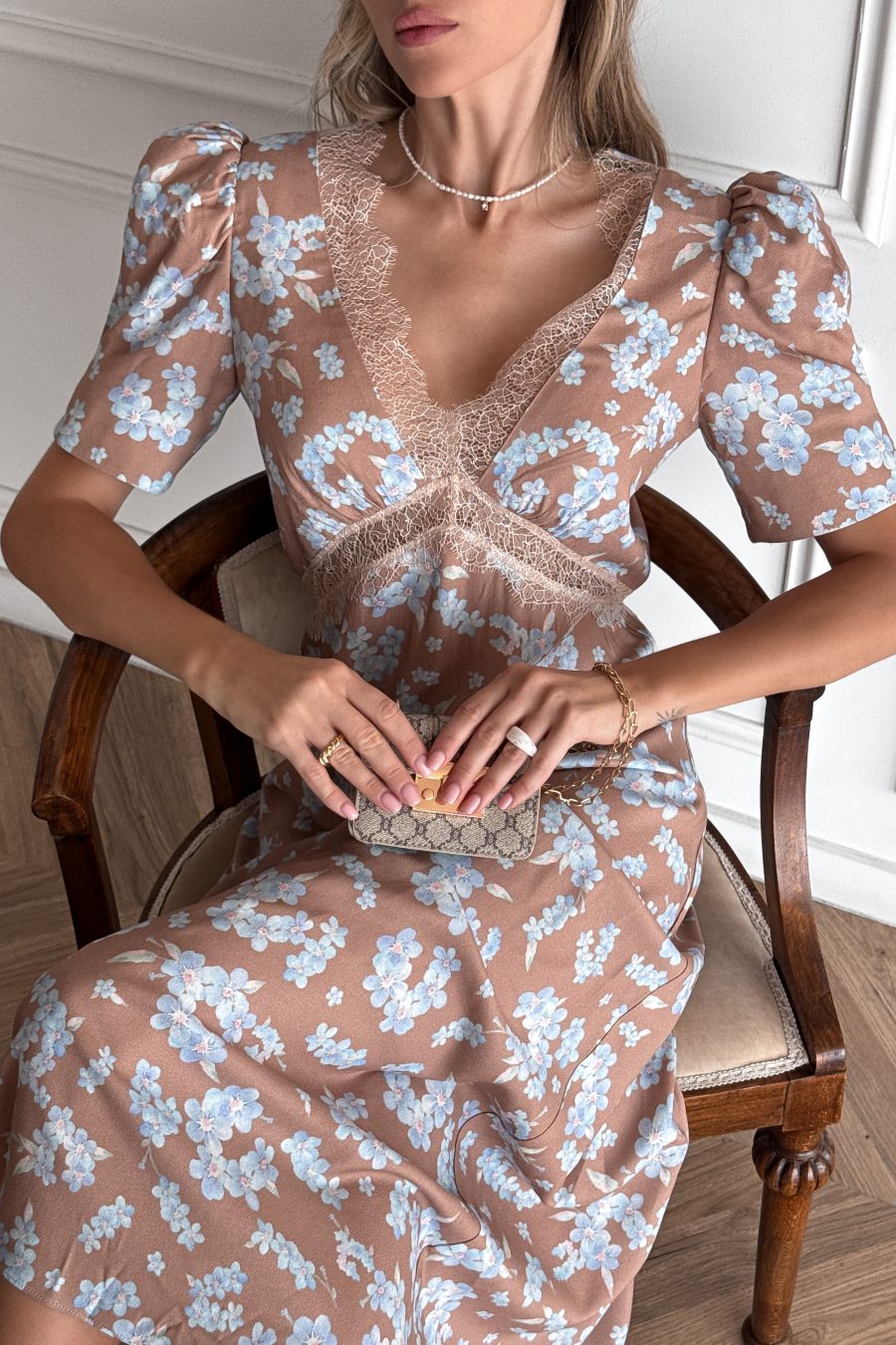 Italian viscose midi dress with lantern sleeves and lace