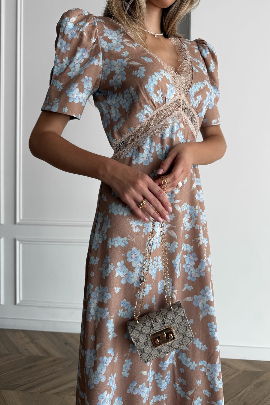 Italian viscose midi dress with lantern sleeves and lace