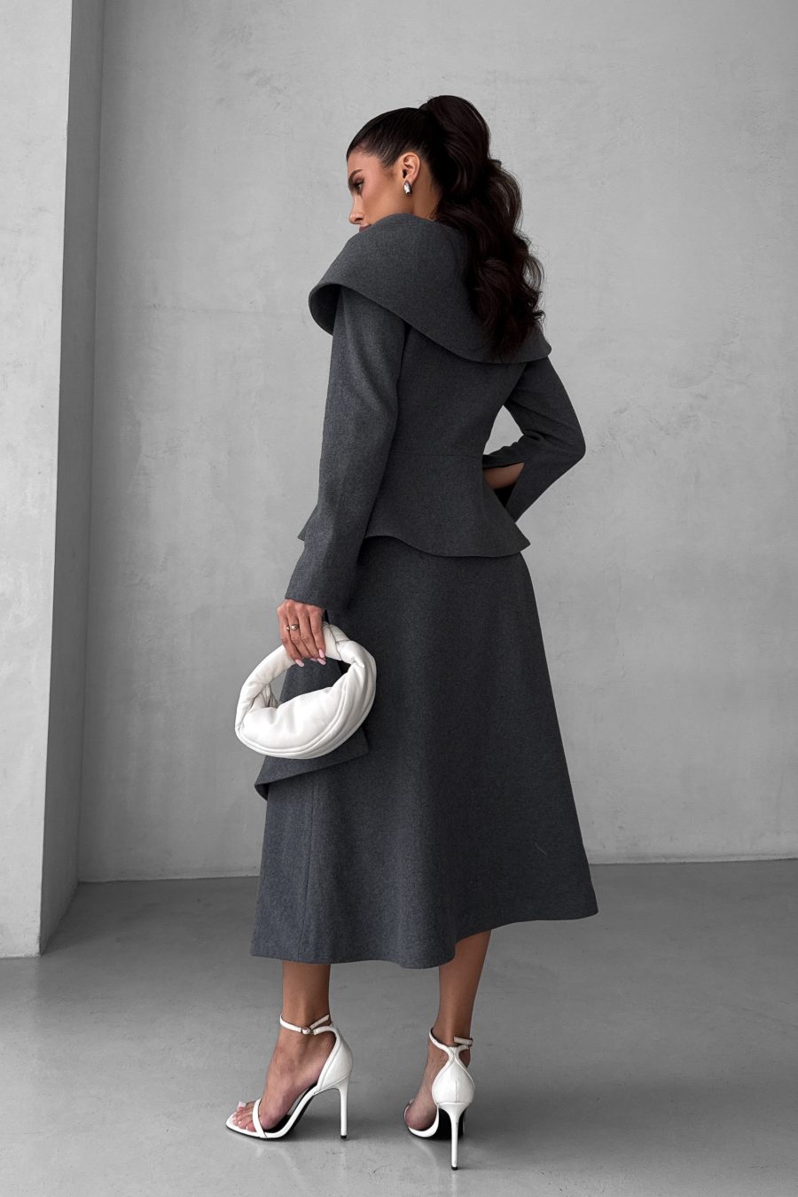 Jacket with a peplum and a wide collar made of Italian wool fabric