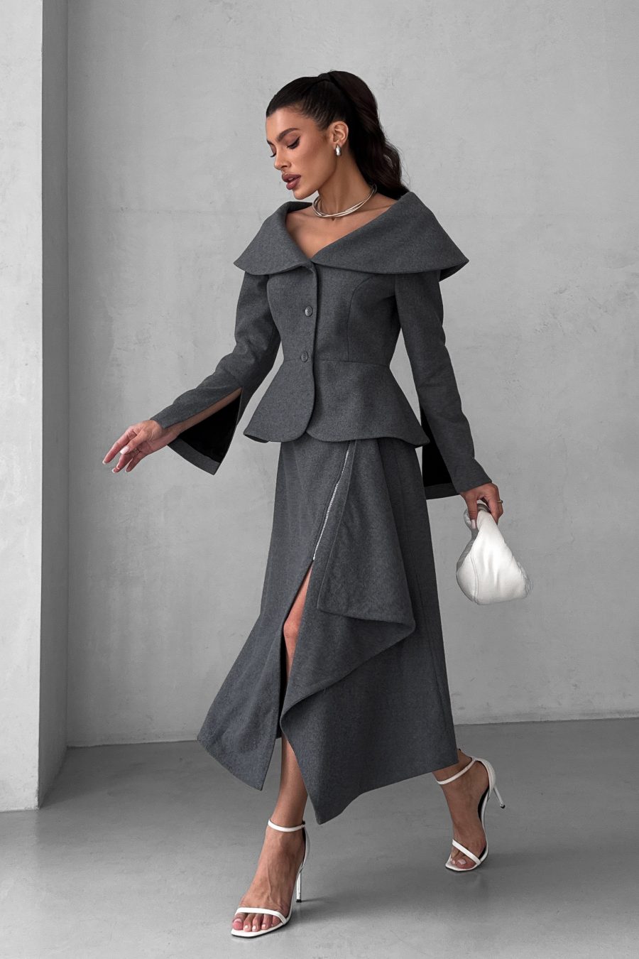 Jacket with a peplum and a wide collar made of Italian wool fabric