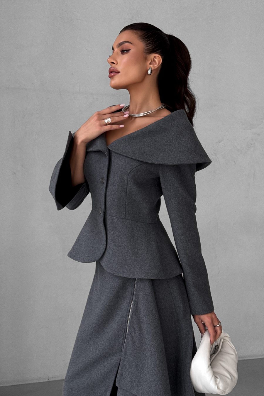 Jacket with a peplum and a wide collar made of Italian wool fabric