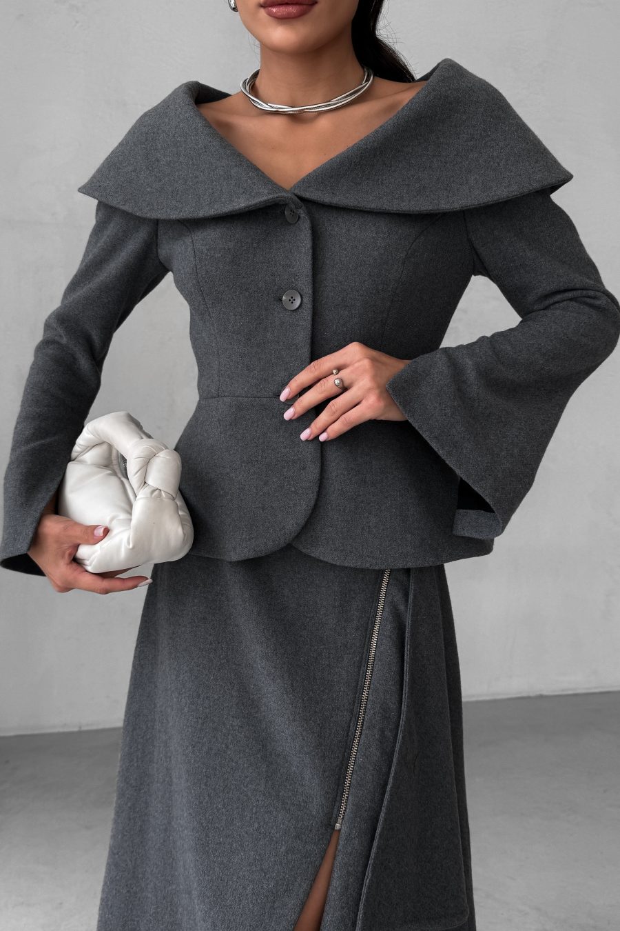 Jacket with a peplum and a wide collar made of Italian wool fabric