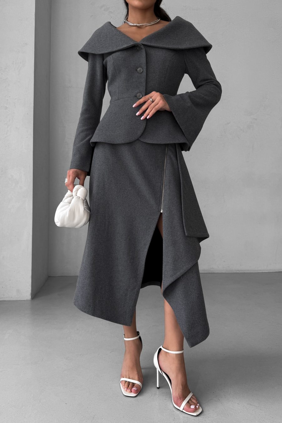 Jacket with a peplum and a wide collar made of Italian wool fabric